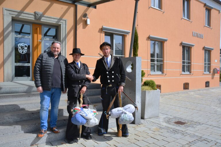 Wandergesellen besuchten Bürgermeister im Rathaus 1 (Foto - Thomas Stegerer)