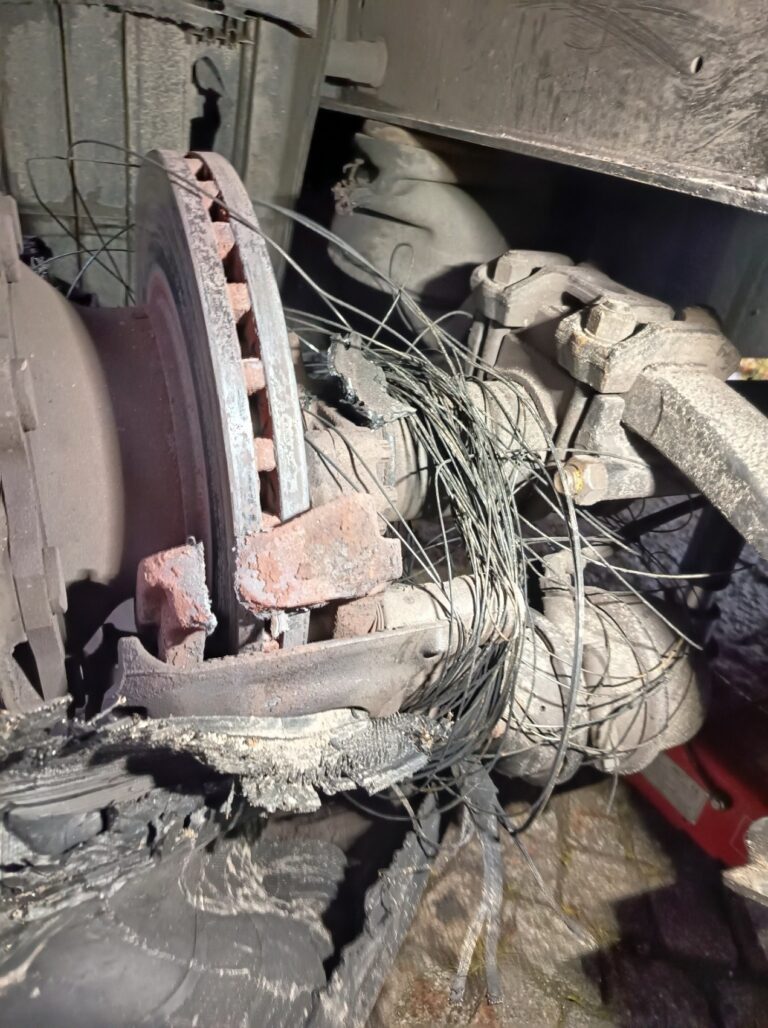 2025-11-26 Beschädigte Radaufhängung