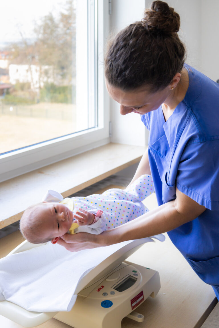 Kreisssaal_Hebammen_Baby_011A1517