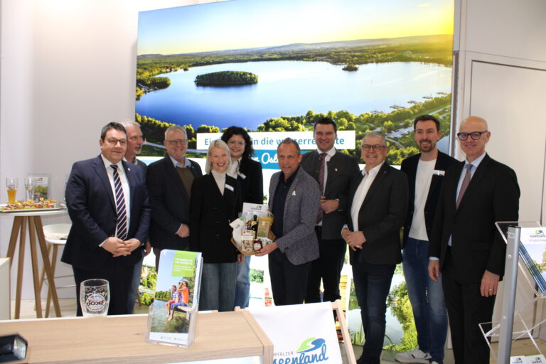 Messeeröffnung_FreizeitmesseNBGManuel_Lischka