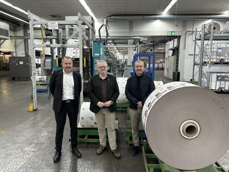 Oberbürgermeister Andreas Feller besichtigt Firma Paragon Foto Lara Schmaus