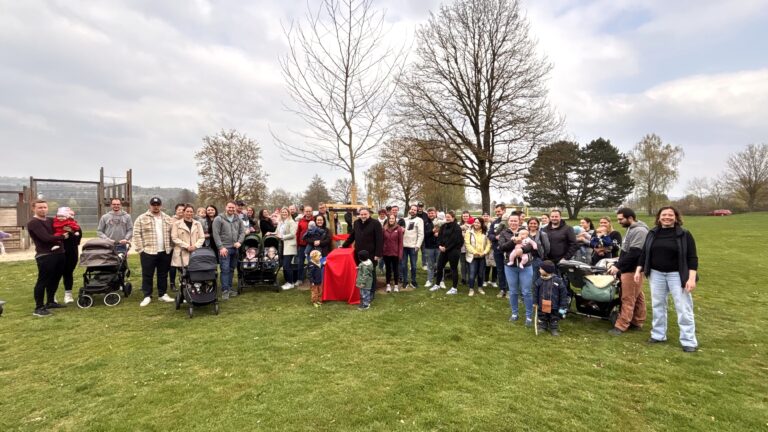 Baumpflanzaktion für Neugeborene des Jahrgangs 2025_1A (Foto - Thomas Stegerer)