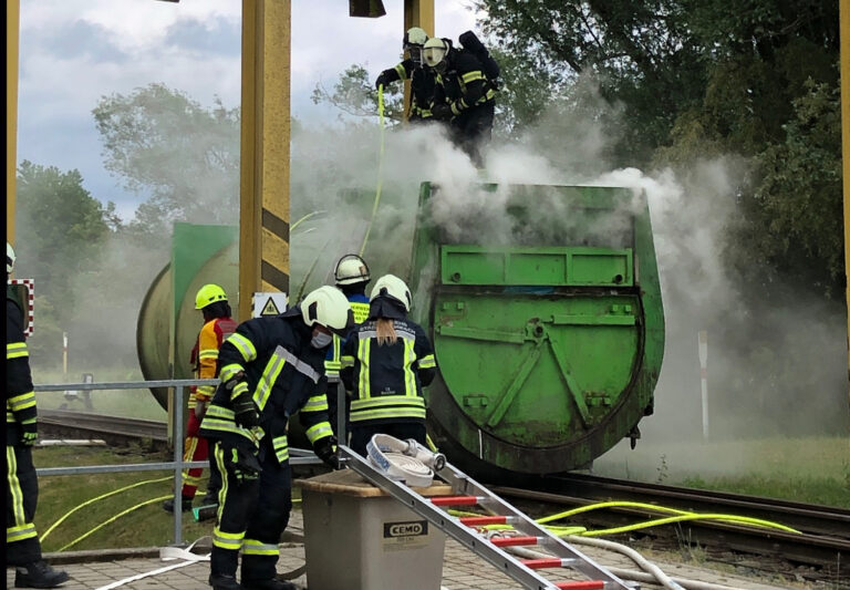 Containerbrand ZMS  Müllumladestation