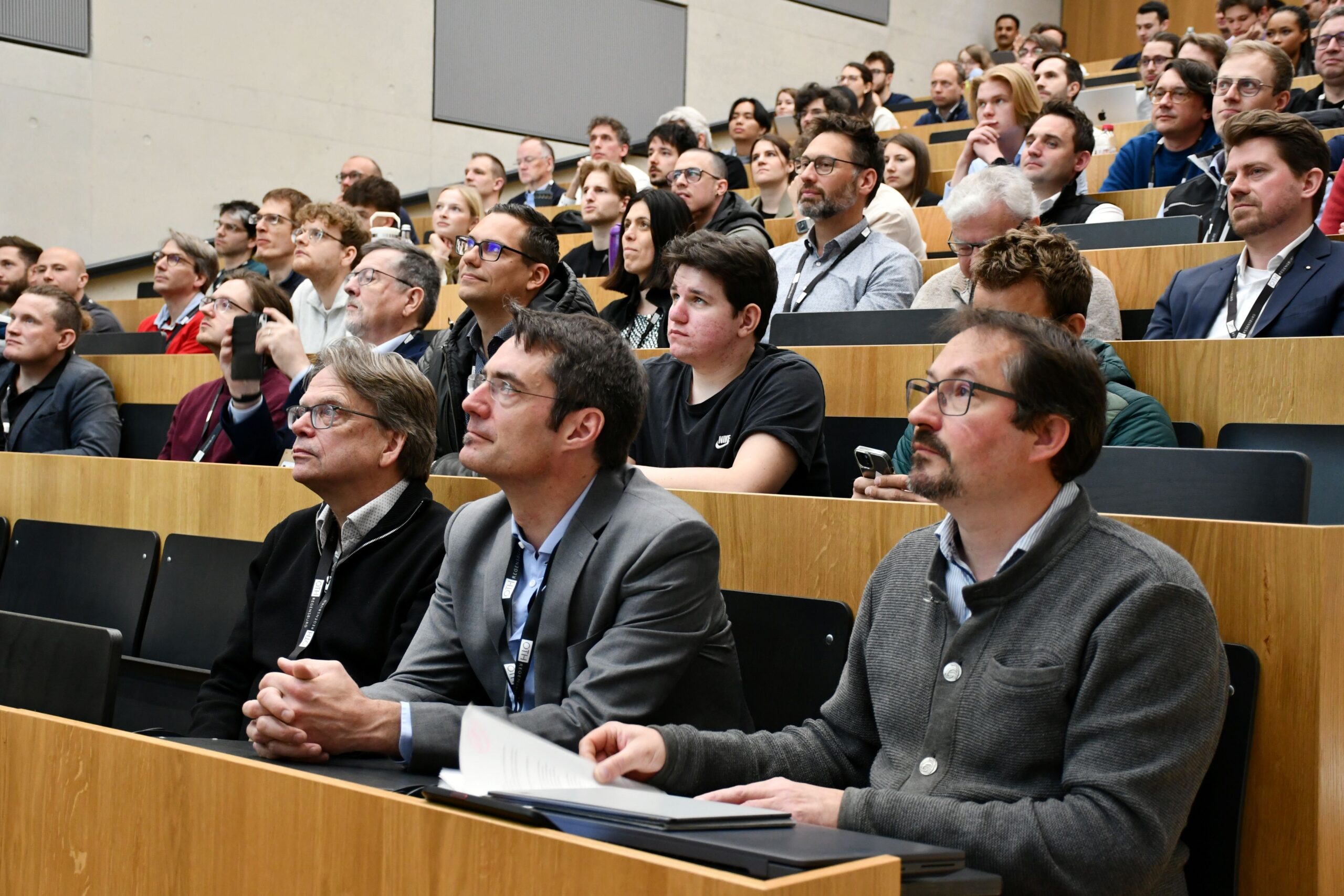 KI in Forschung und Praxis: AI Day an der OTH Regensburg macht Knstliche  Intelligenz erlebbar  Oberpfalz Bote