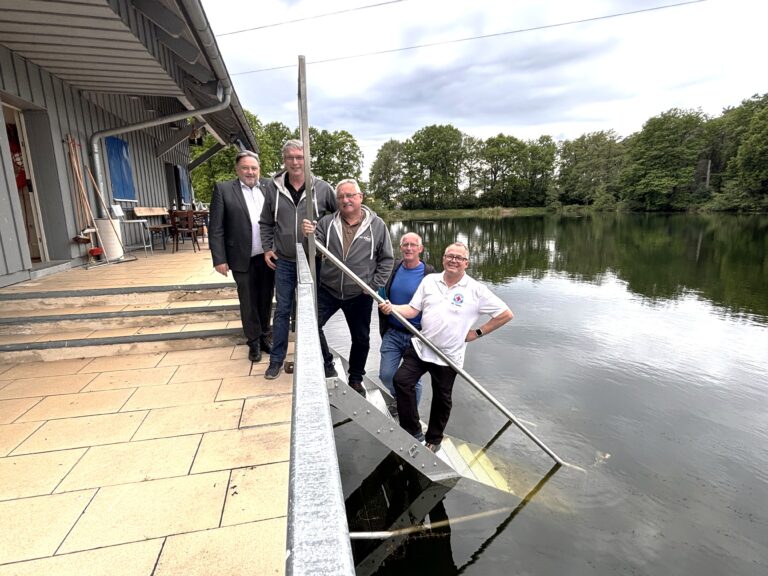 Neue Treppe bei der Wasserwacht-Wachstation (Foto - Thomas Stegerer)