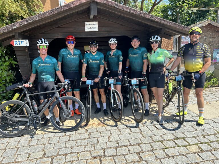 Die Gruppe 120 Kilometer mit Freunden von benachbarten Vereinen